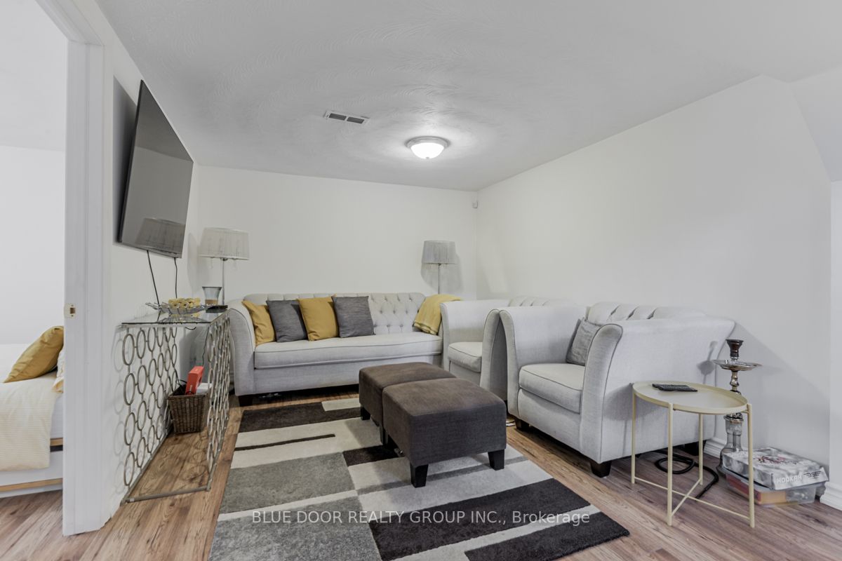 47 Ravine Park Cres