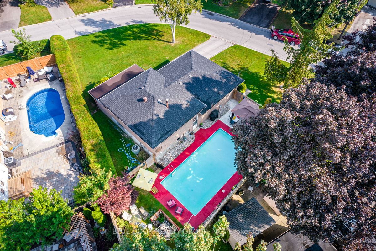 47 Ravine Park Cres