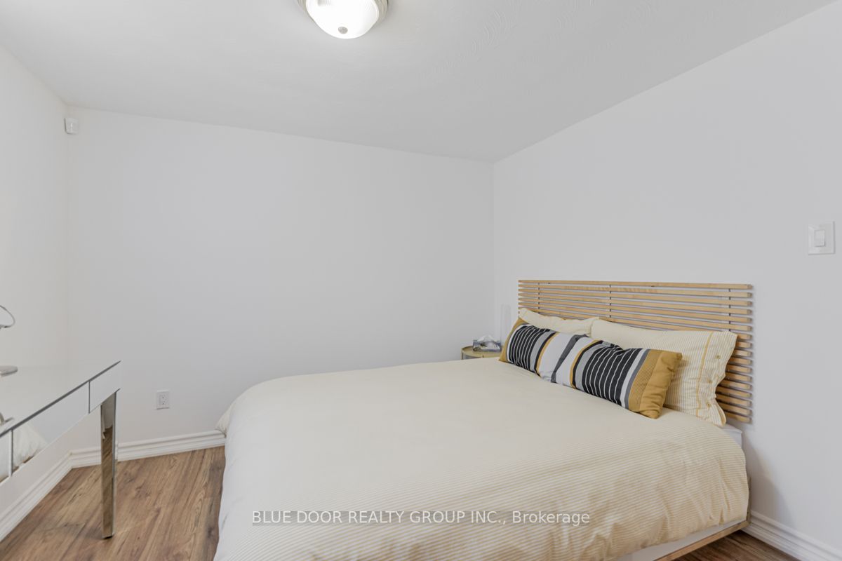 47 Ravine Park Cres