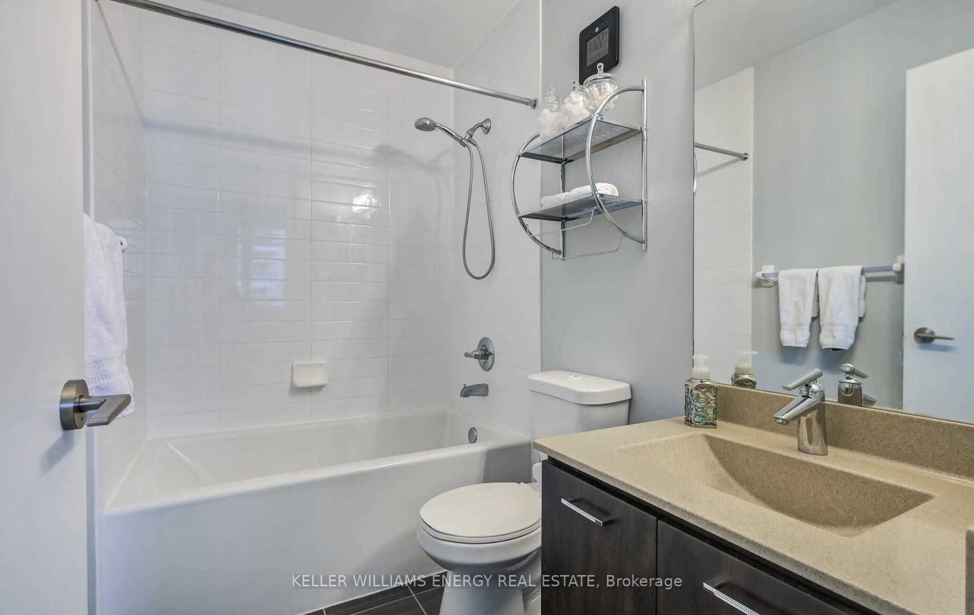 135 Village Green Sq, #623