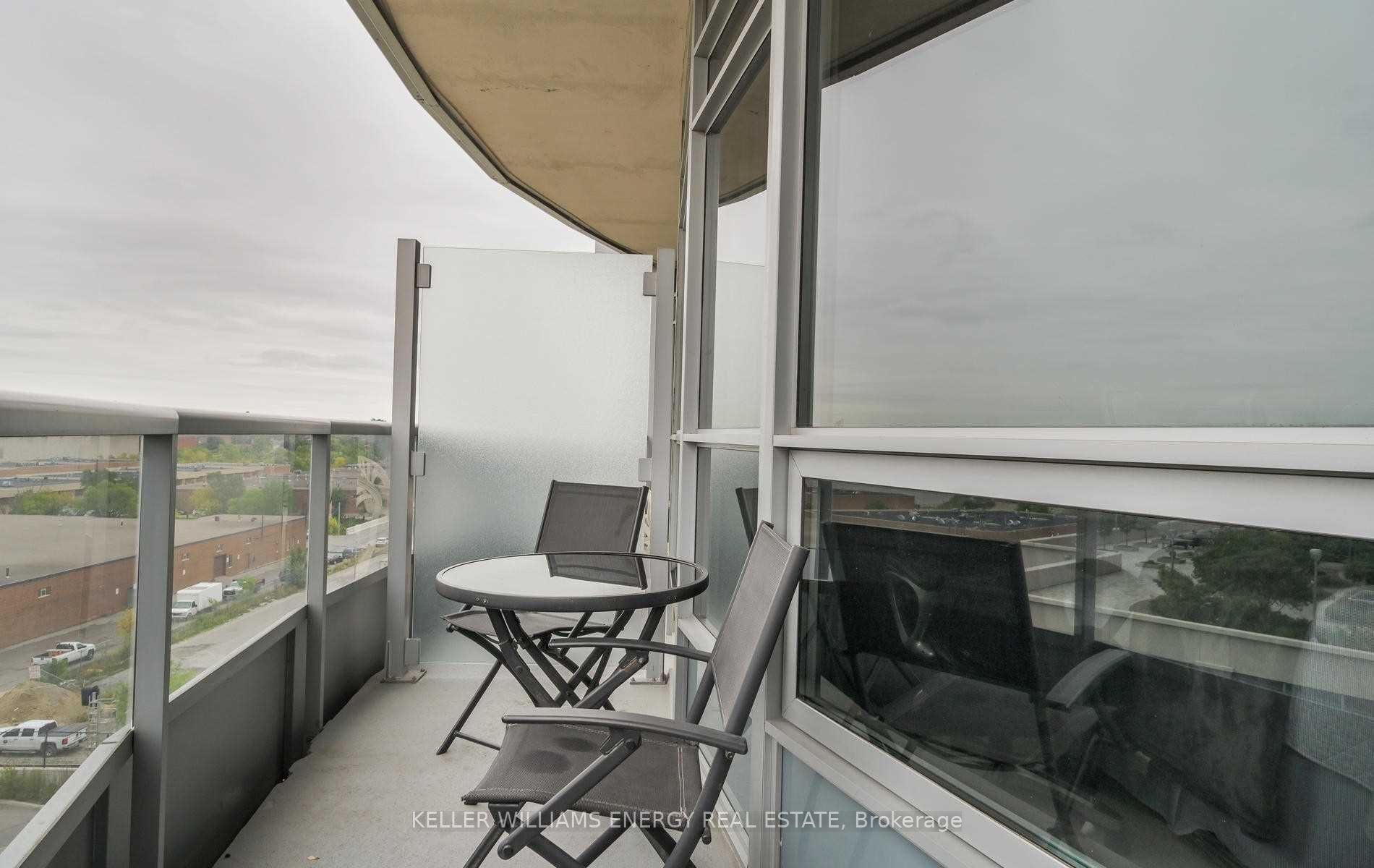 135 Village Green Sq, #623