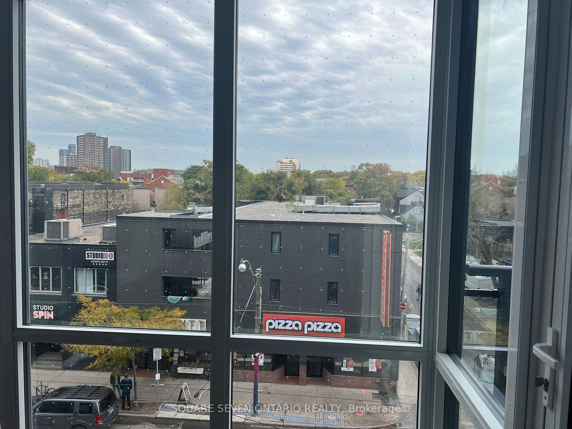 665 Queen St E, #302