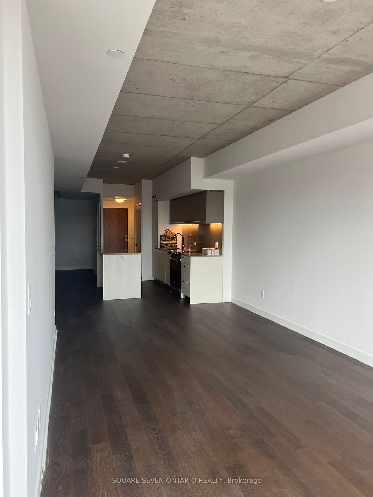 665 Queen St E, #302