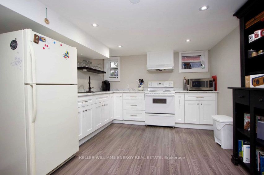 109 Allan St
