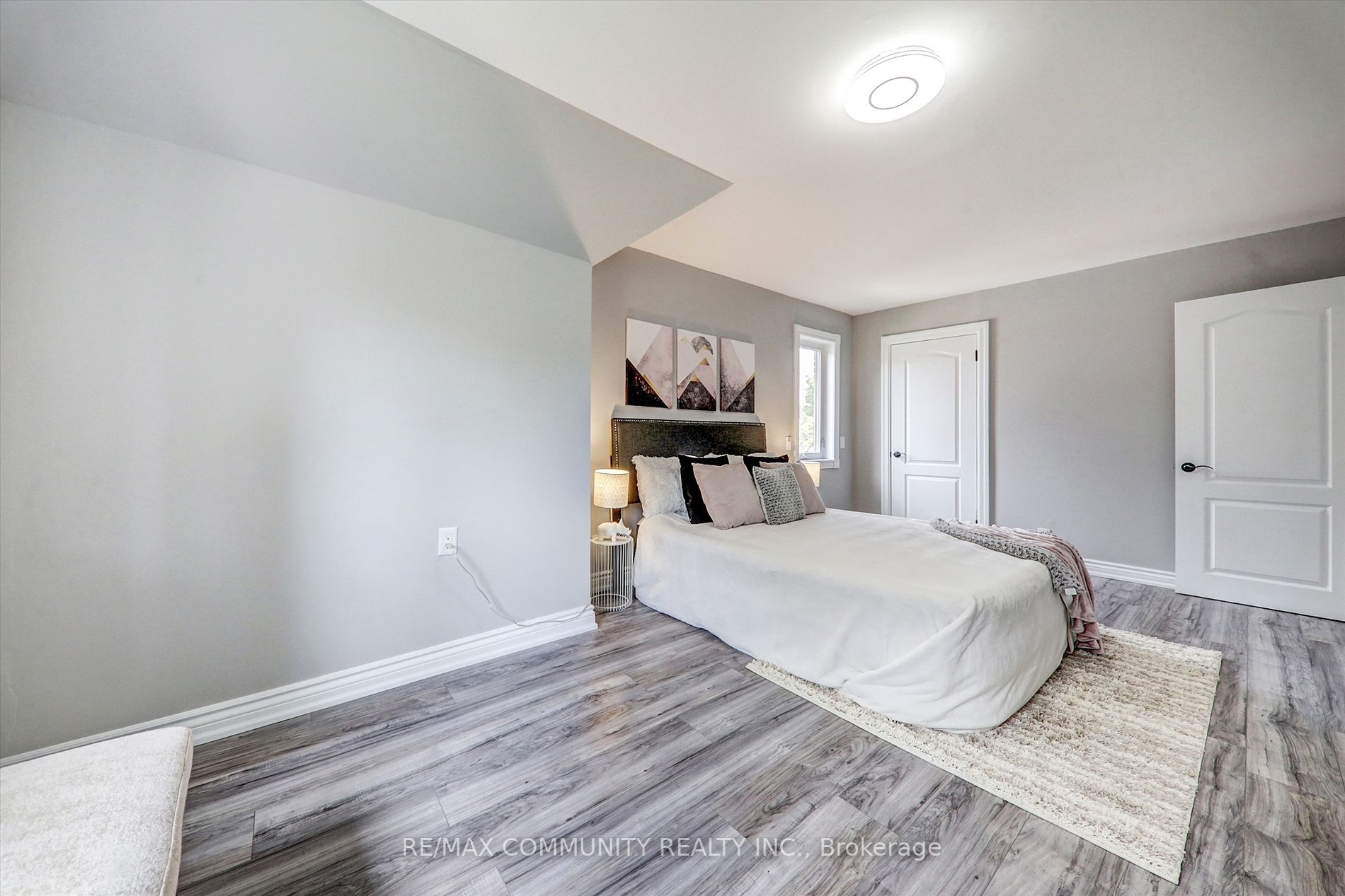 507 Brock St S, #Main