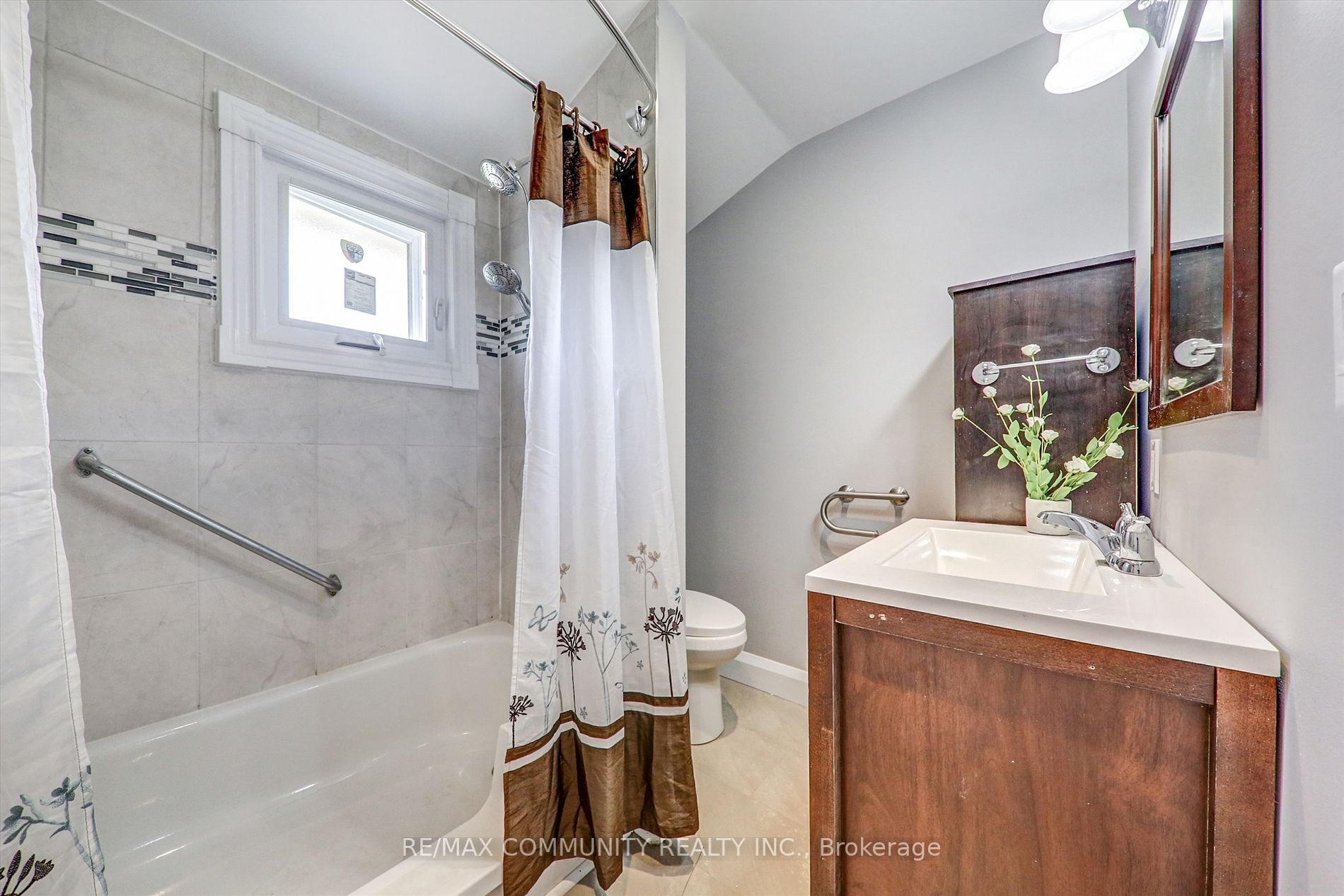 507 Brock St S, #Main