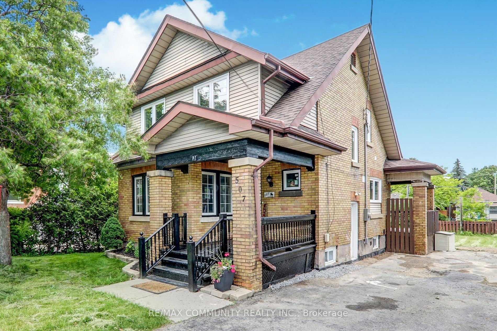 507 Brock St S, #Main