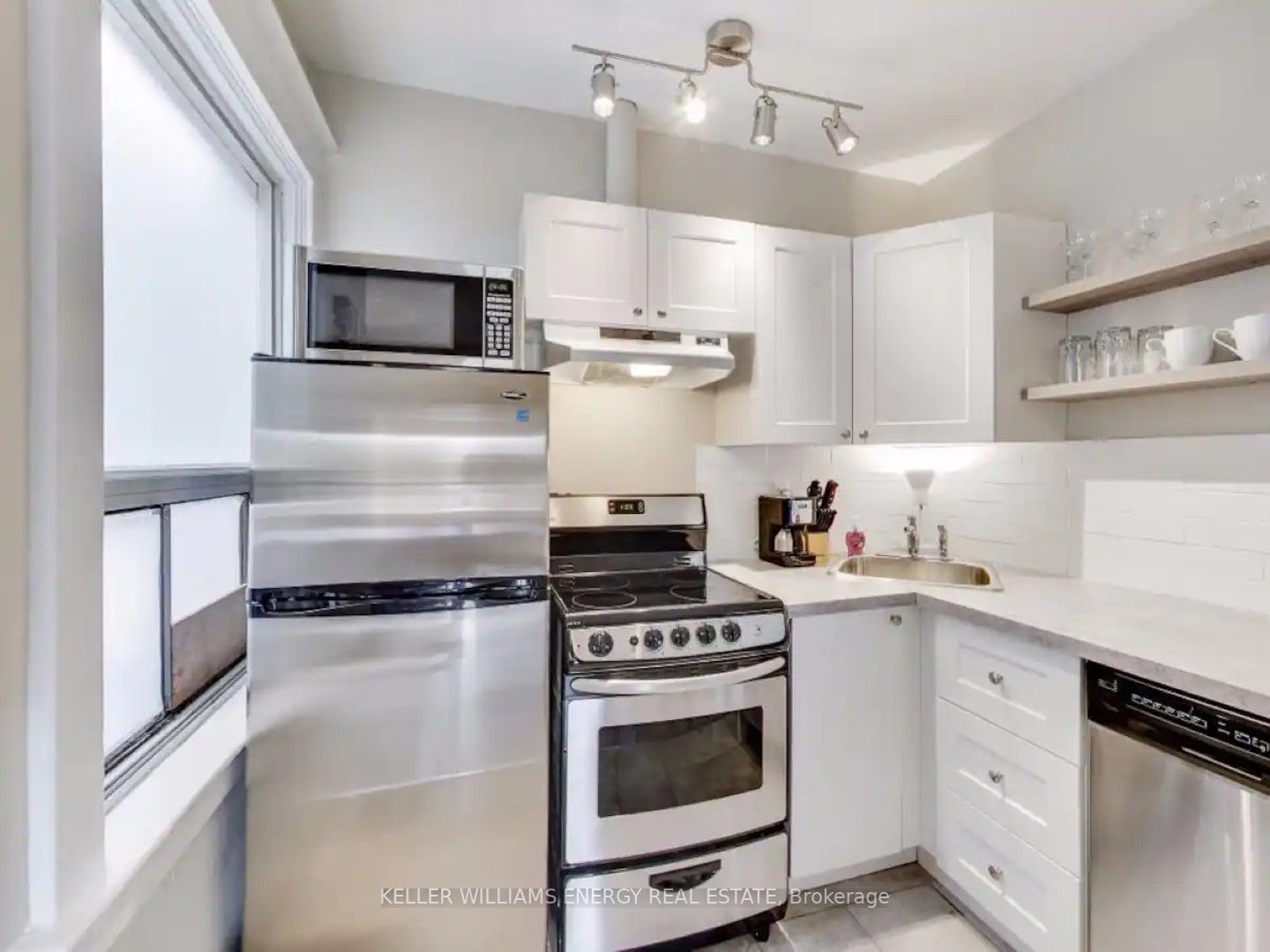 2040 Danforth Ave