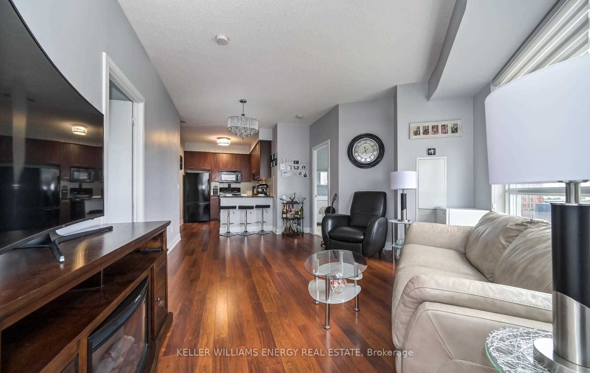 135 Village Green Square, #623