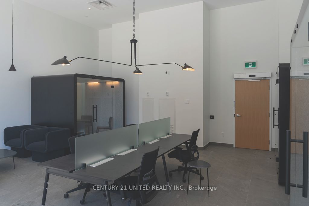 80 Bond Street E, #821