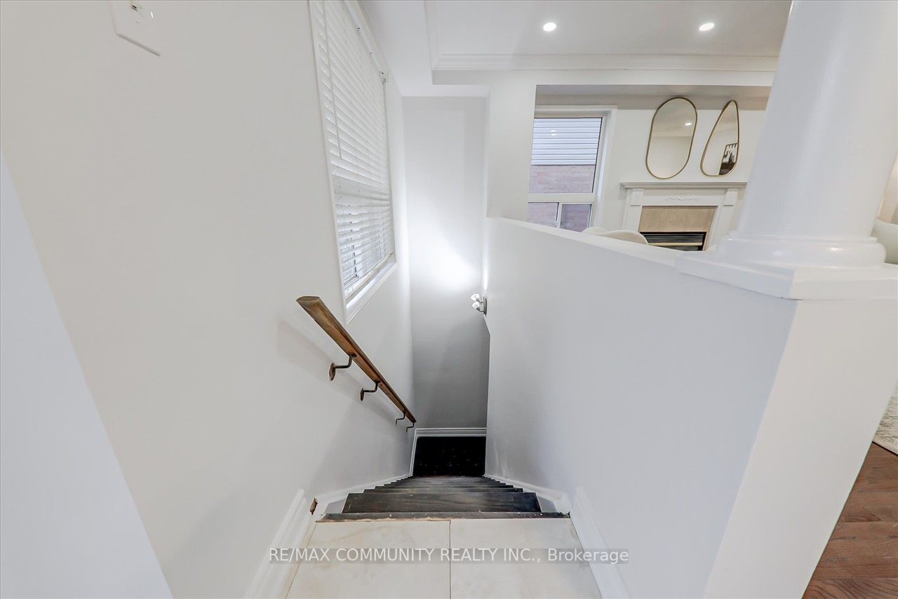 102 Hibbard Dr