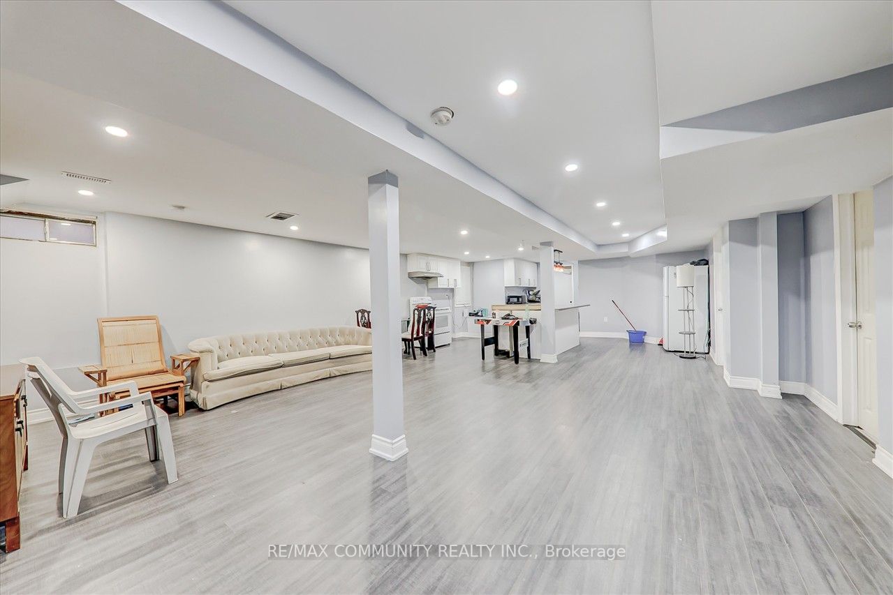 102 Hibbard Dr