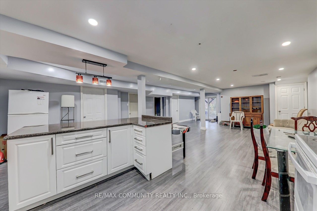 102 Hibbard Dr