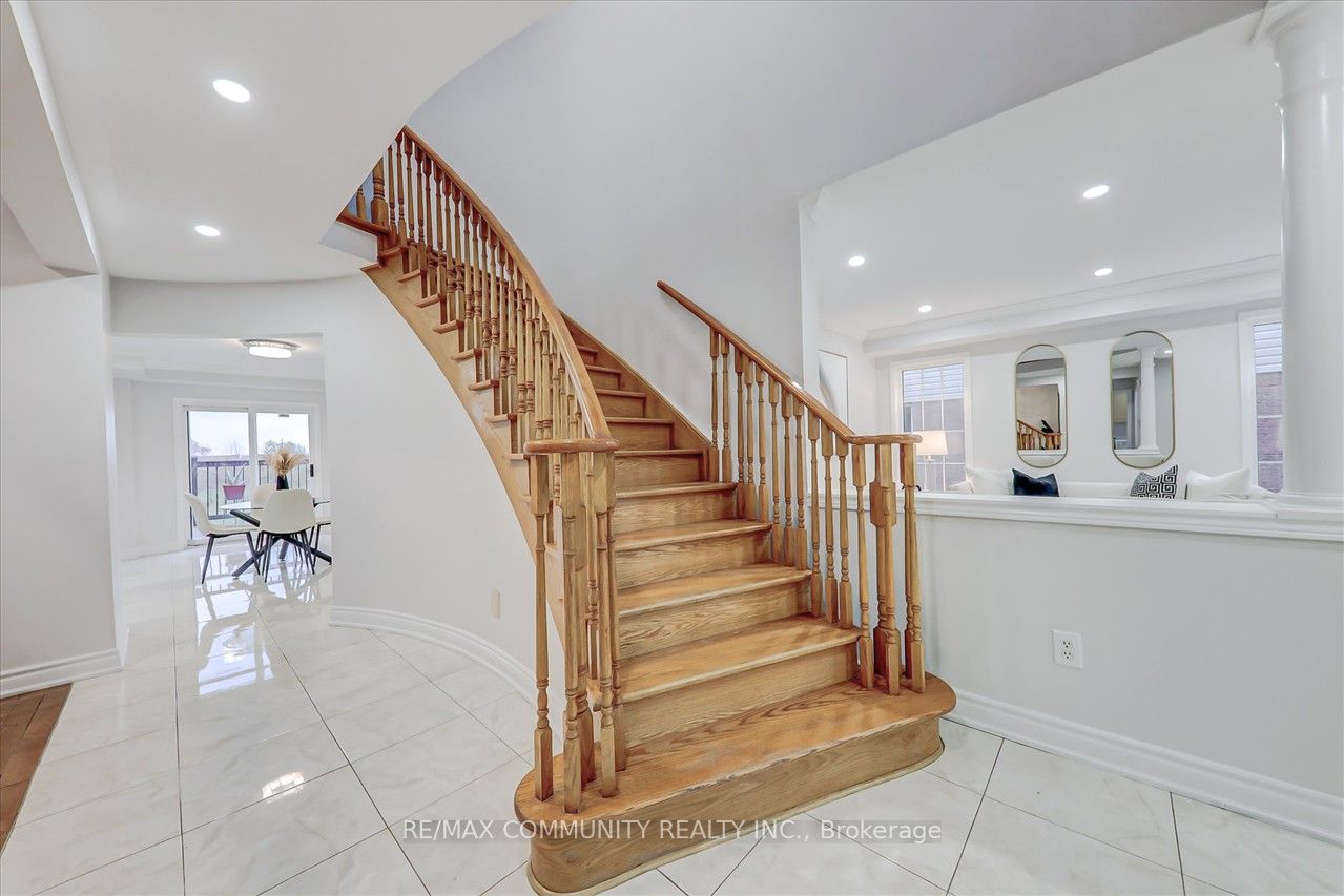 102 Hibbard Dr
