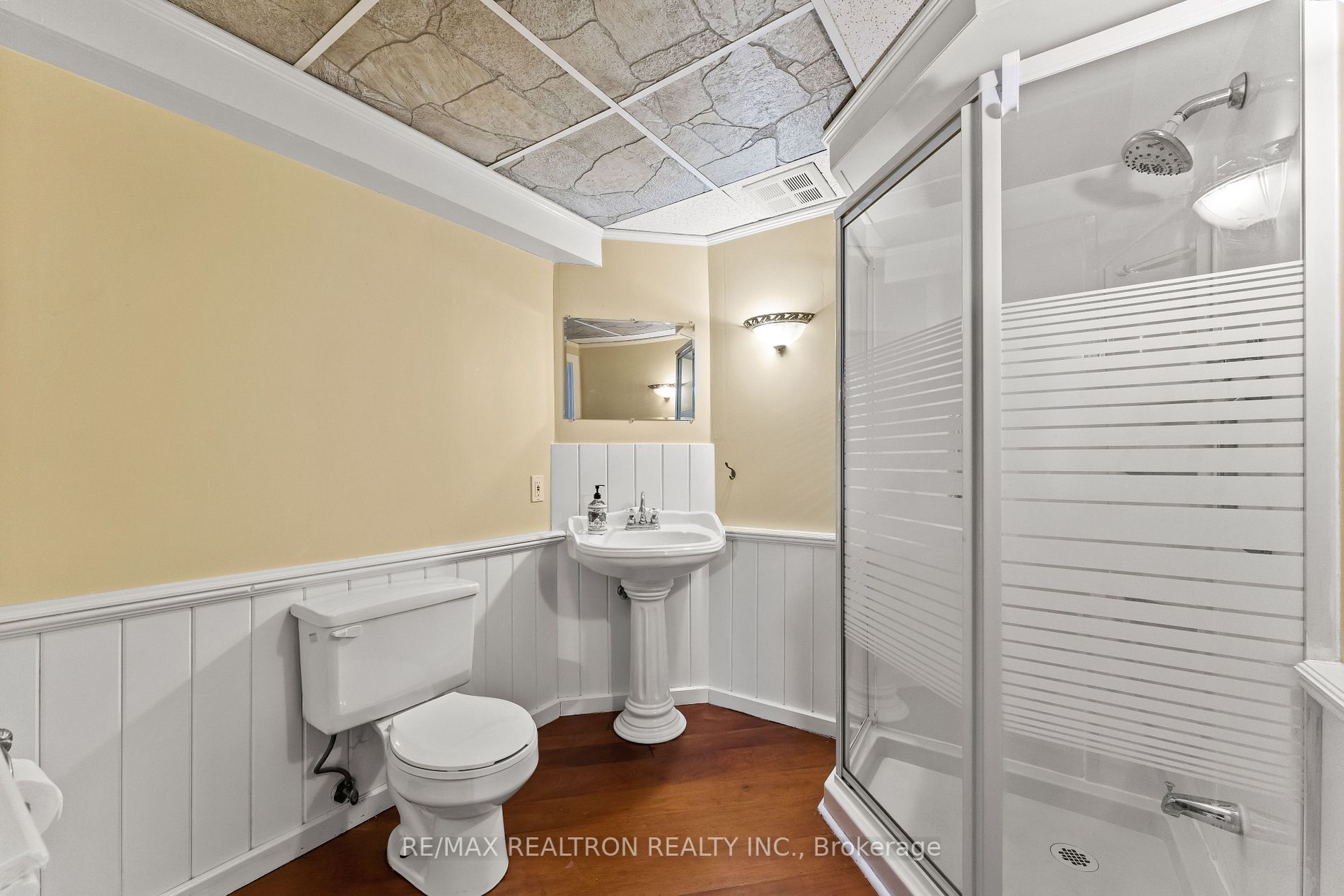 16 Morden Cres