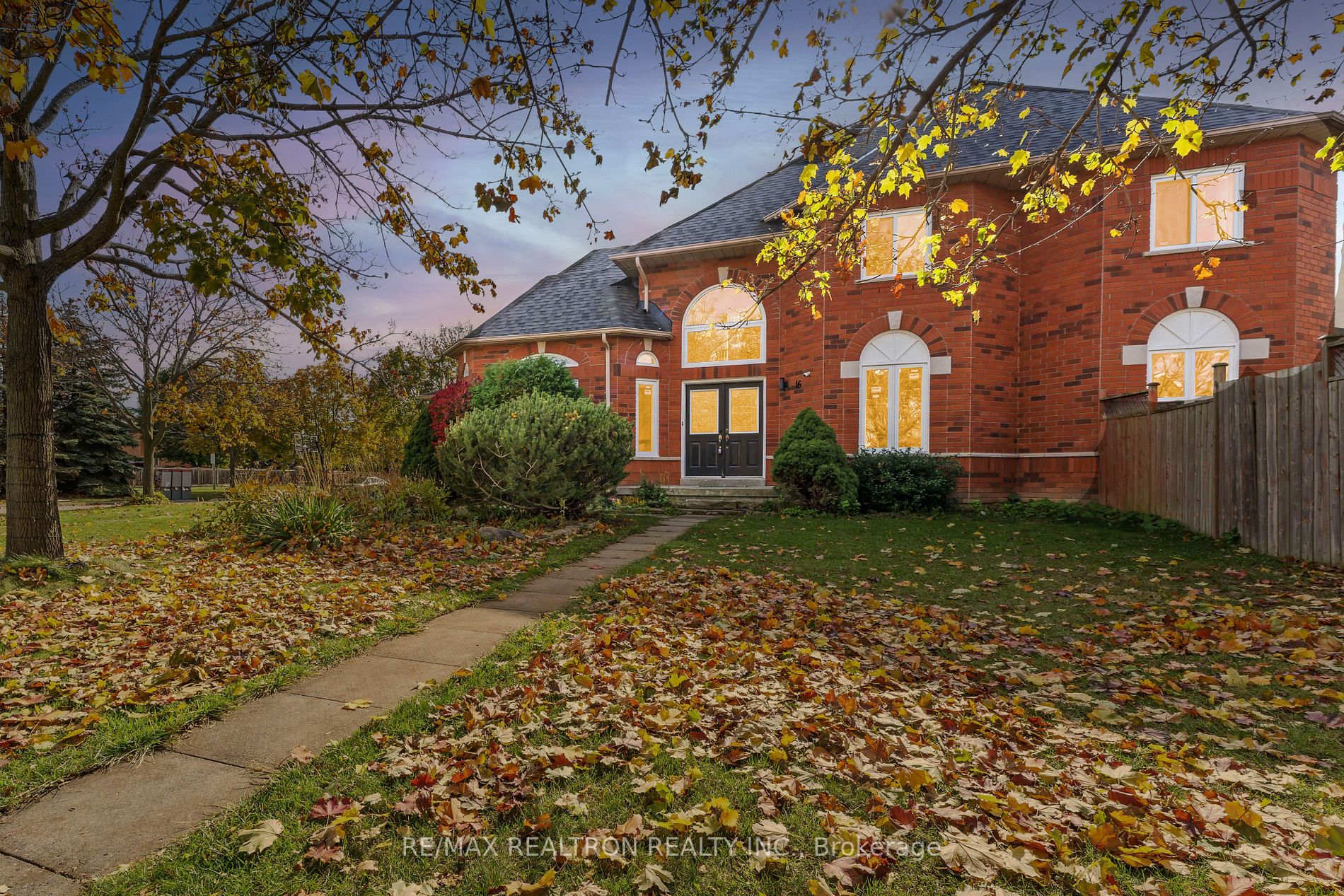 16 Morden Cres