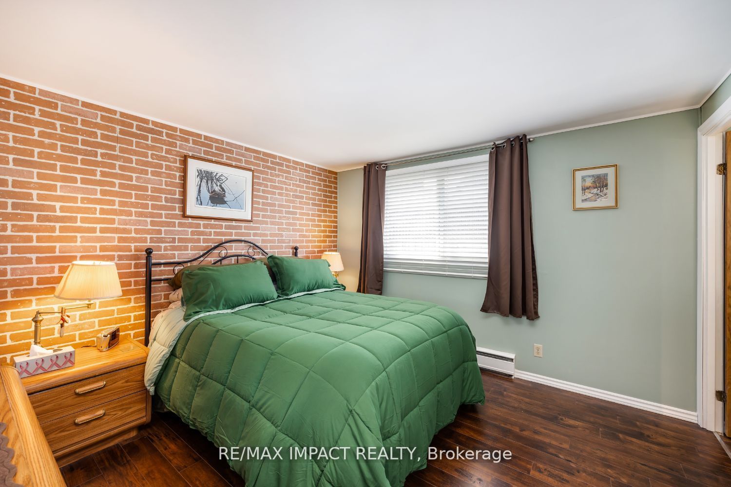 8 Saunders Ave
