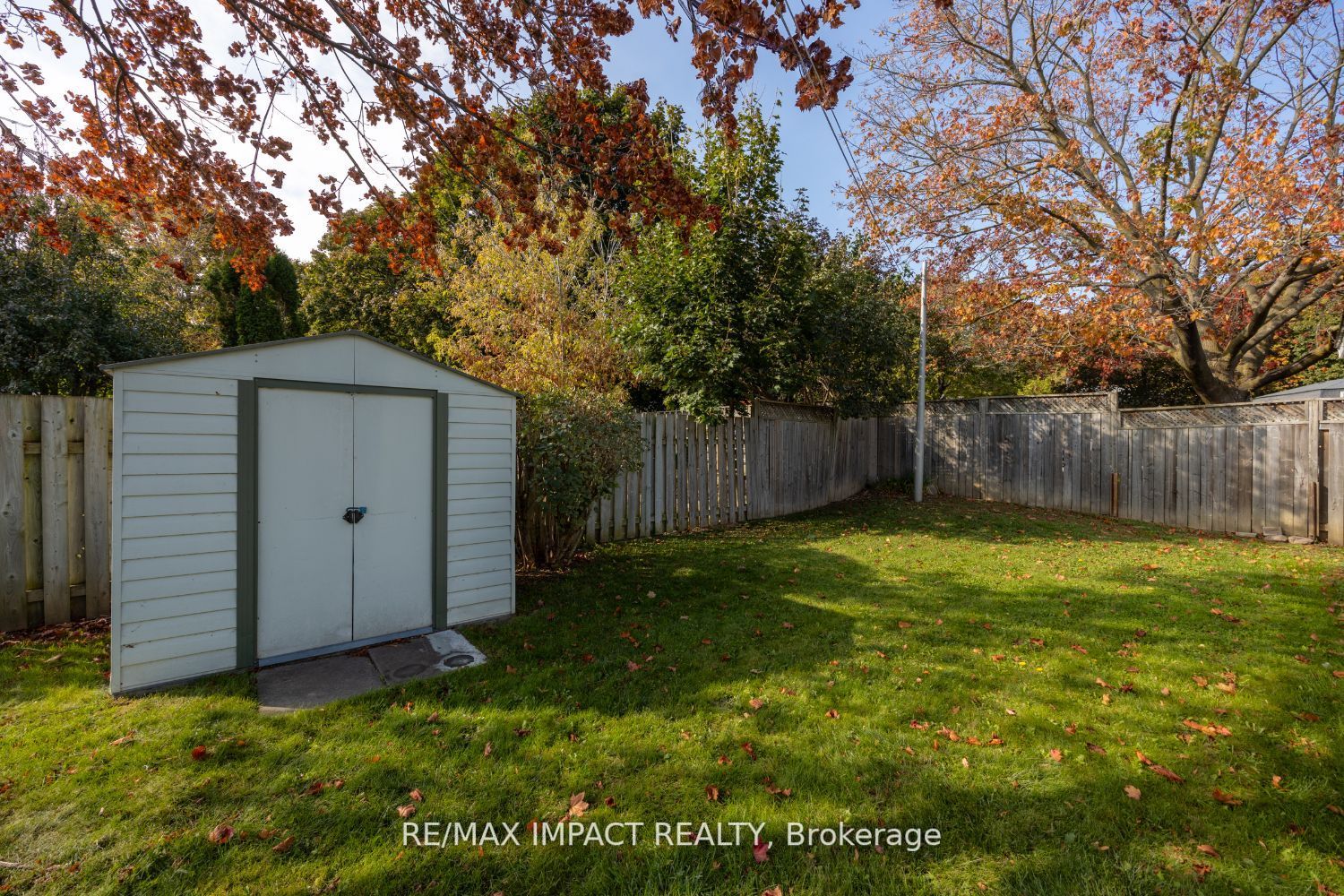 8 Saunders Ave