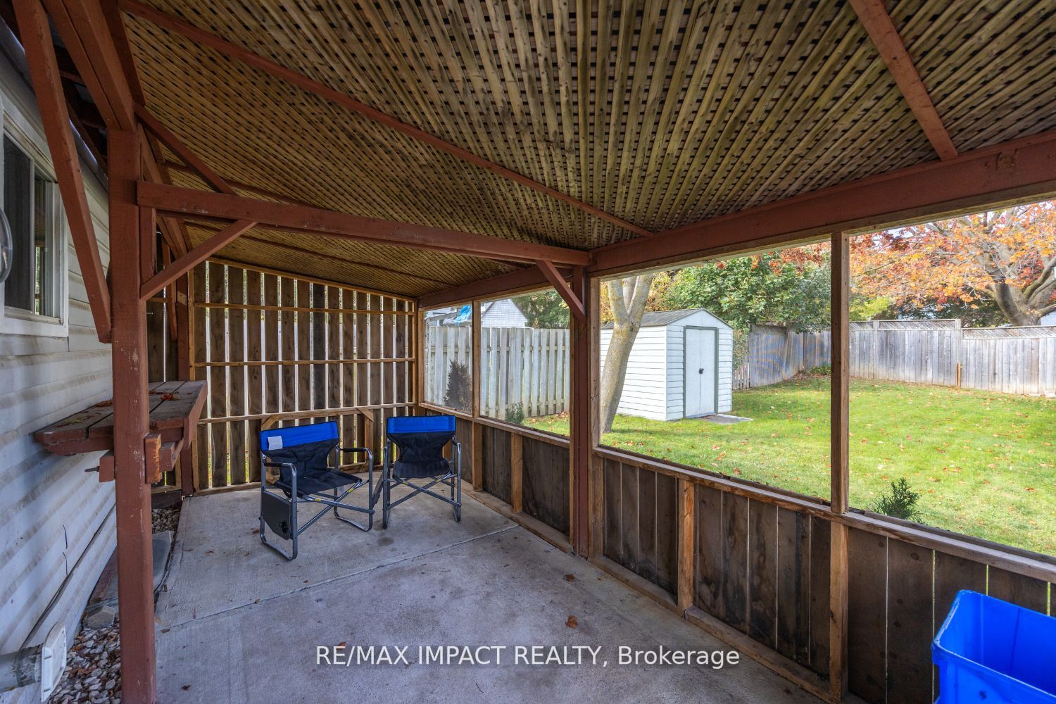 8 Saunders Ave