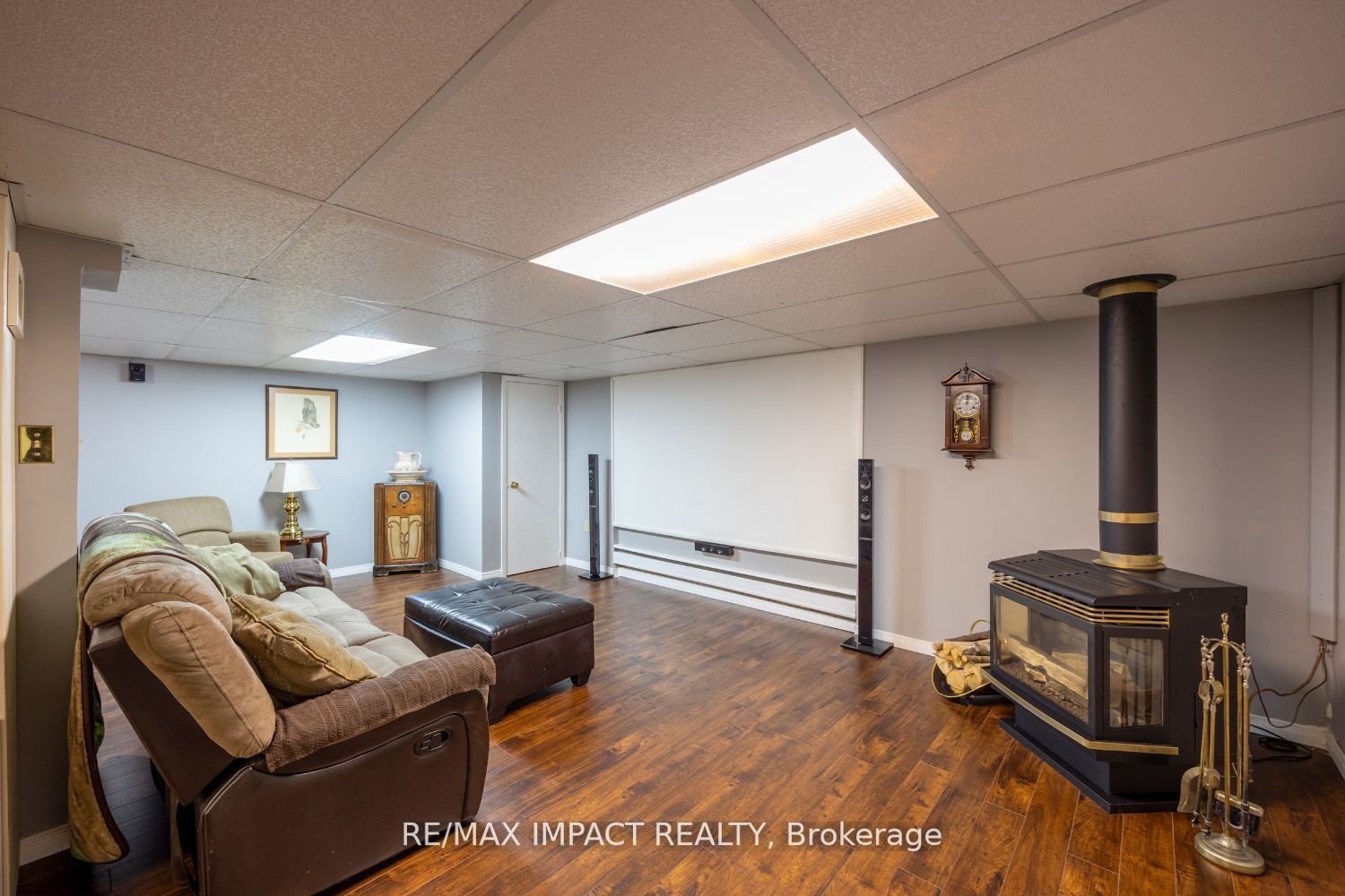 8 Saunders Ave