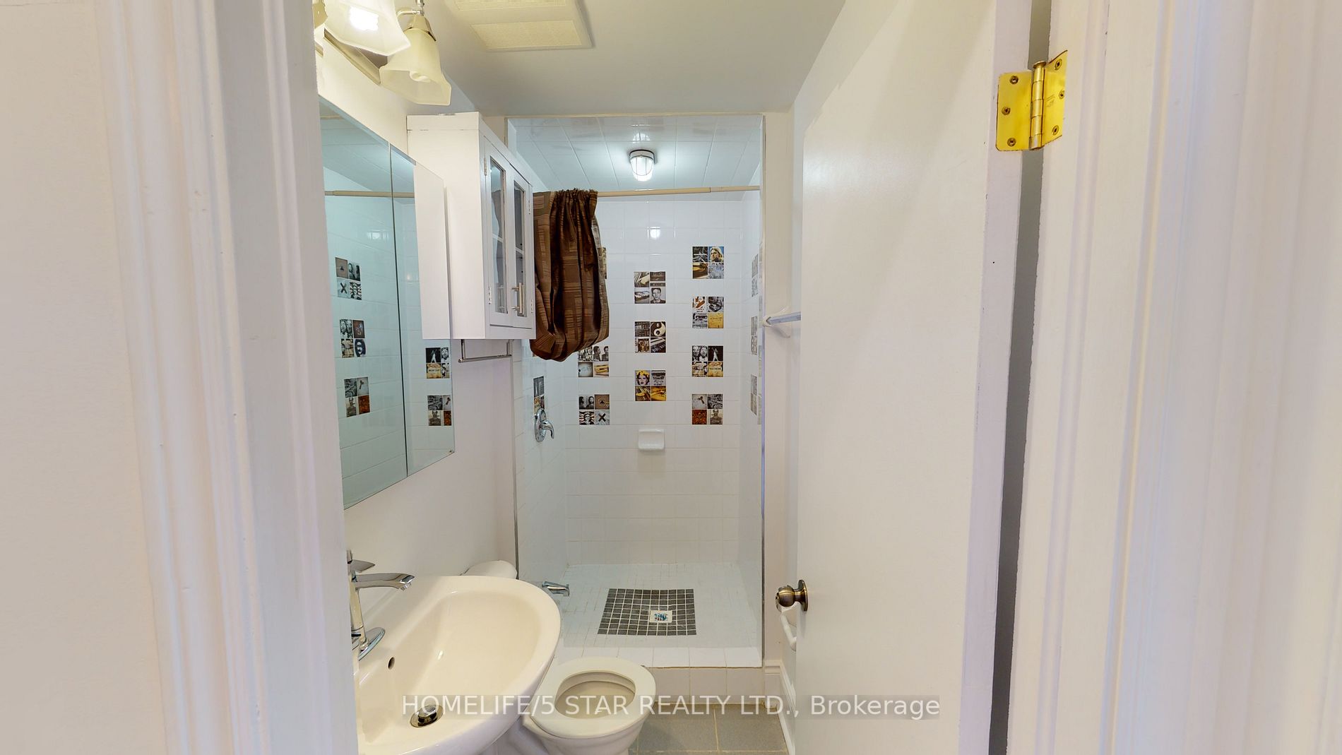 1152 Gerrard St E, #204