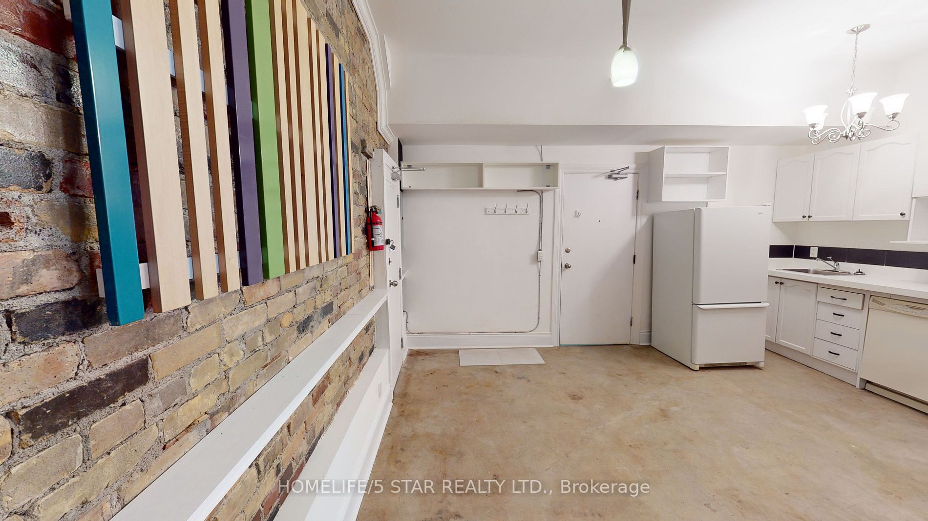 1152 Gerrard St E, #204