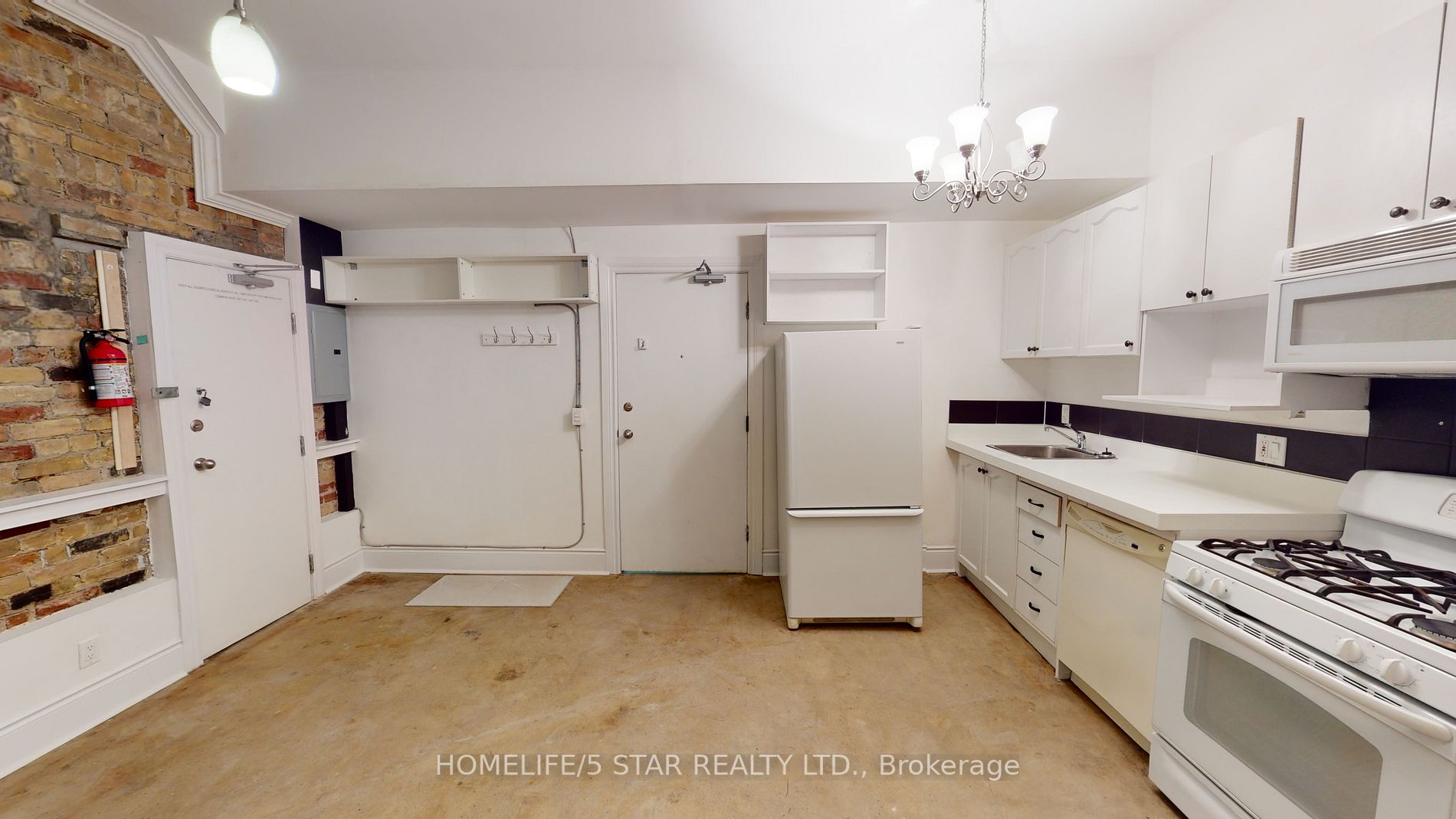 1152 Gerrard St E, #204