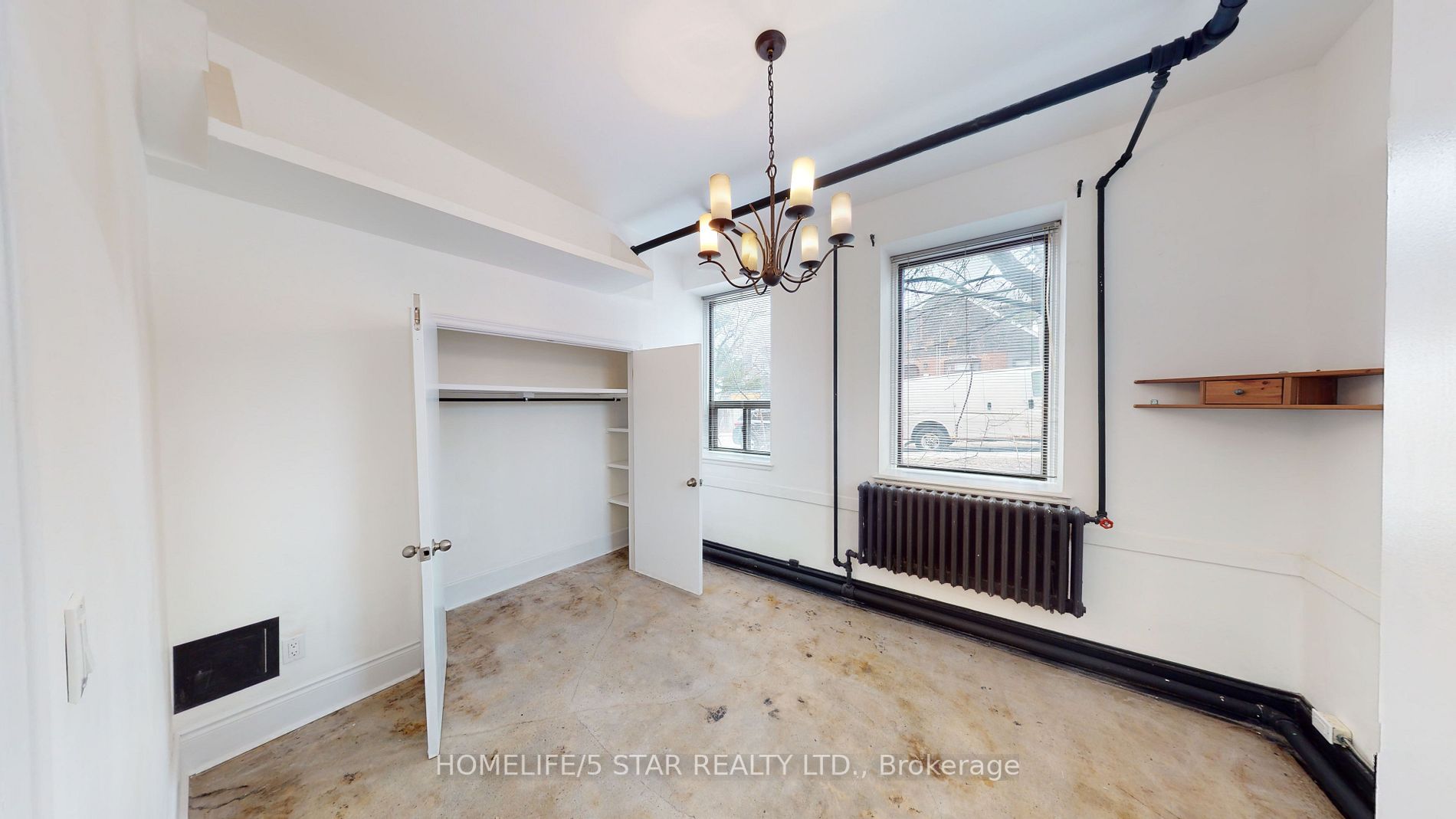 1152 Gerrard St E, #204