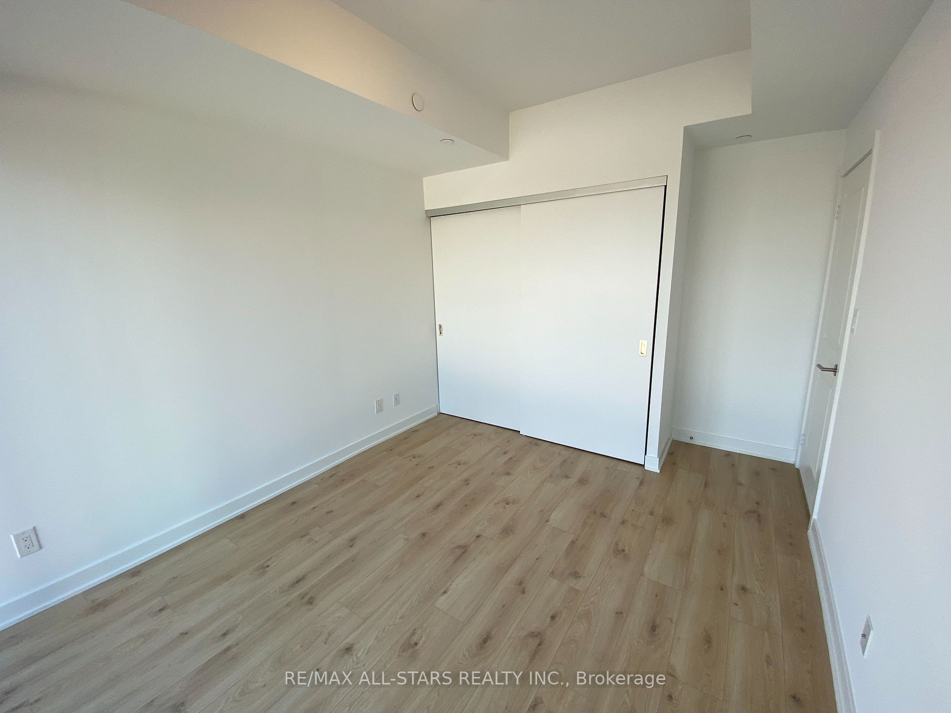 2799 Kingston Rd, #611