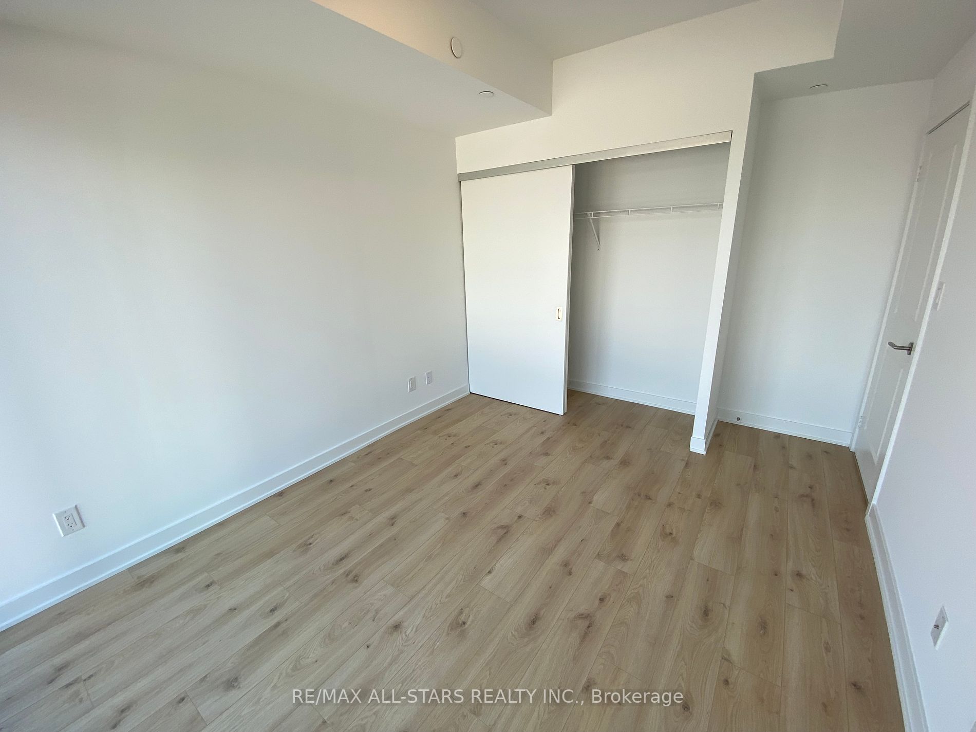 2799 Kingston Rd, #611