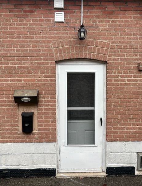 9 Camilla Cres, #Lower