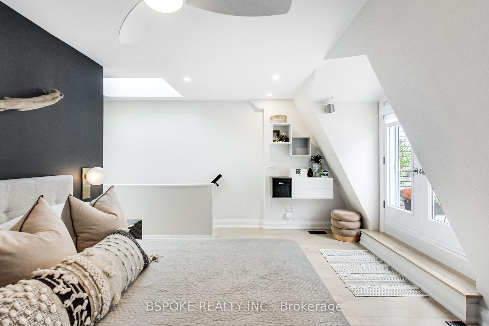 270 Hastings Ave