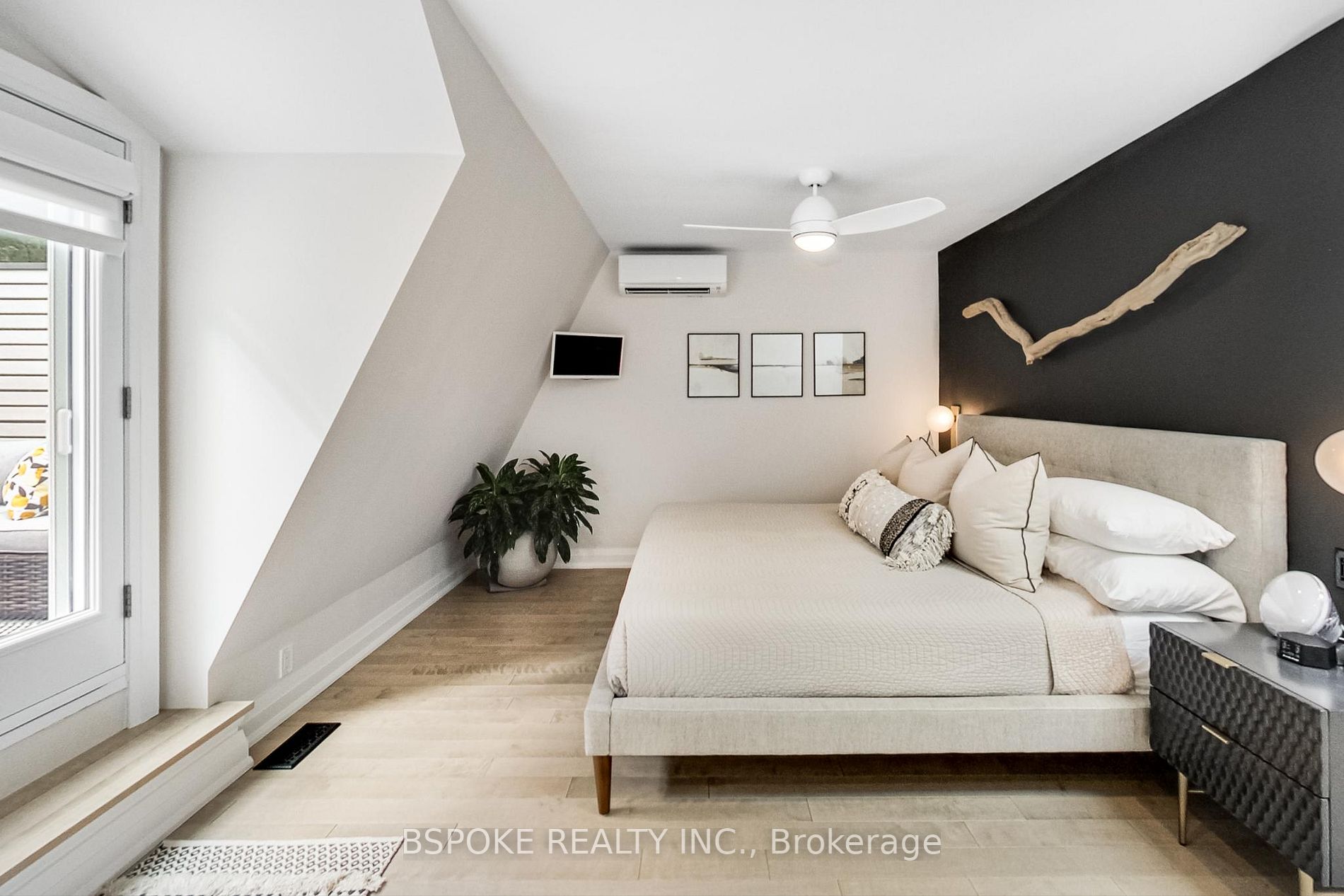 270 Hastings Ave
