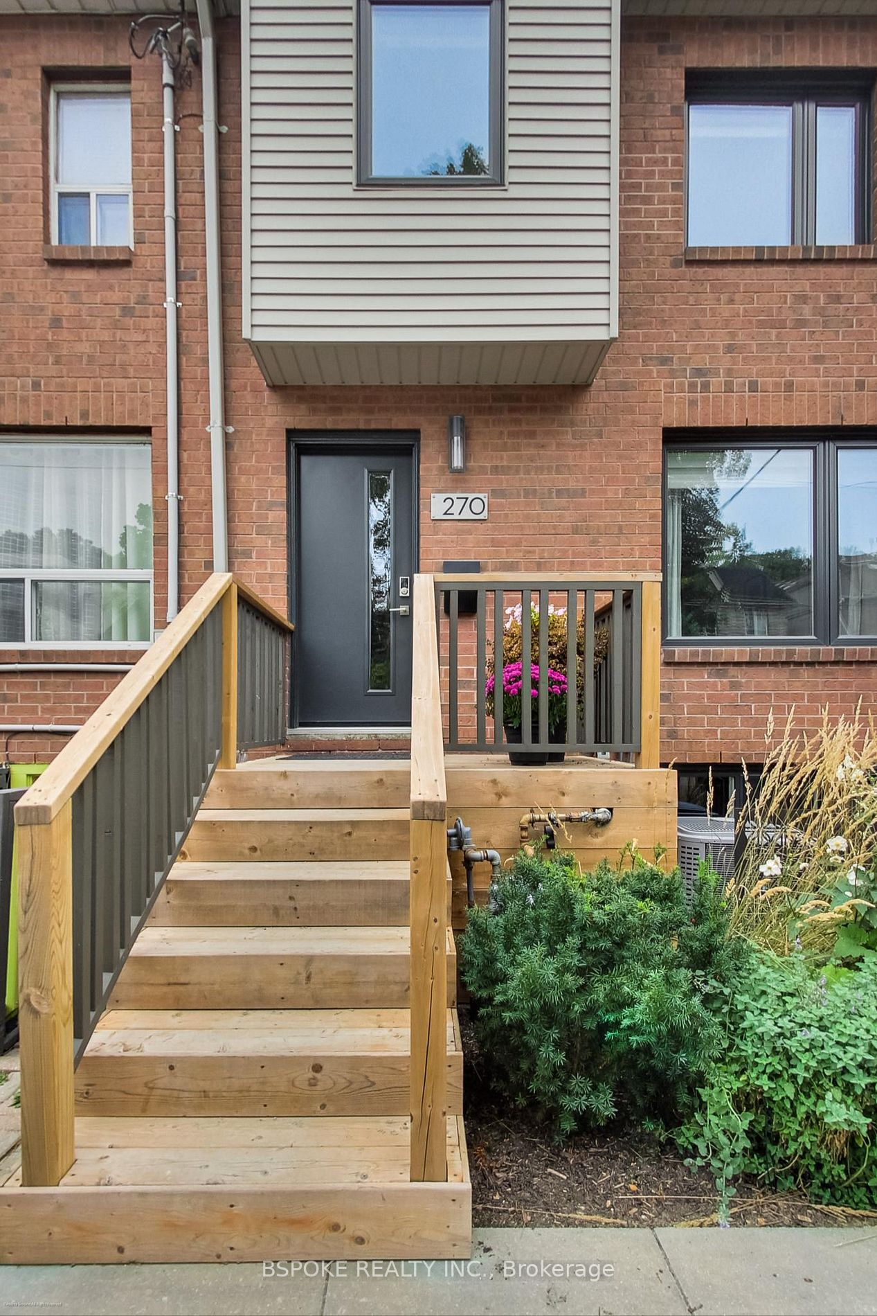 270 Hastings Ave