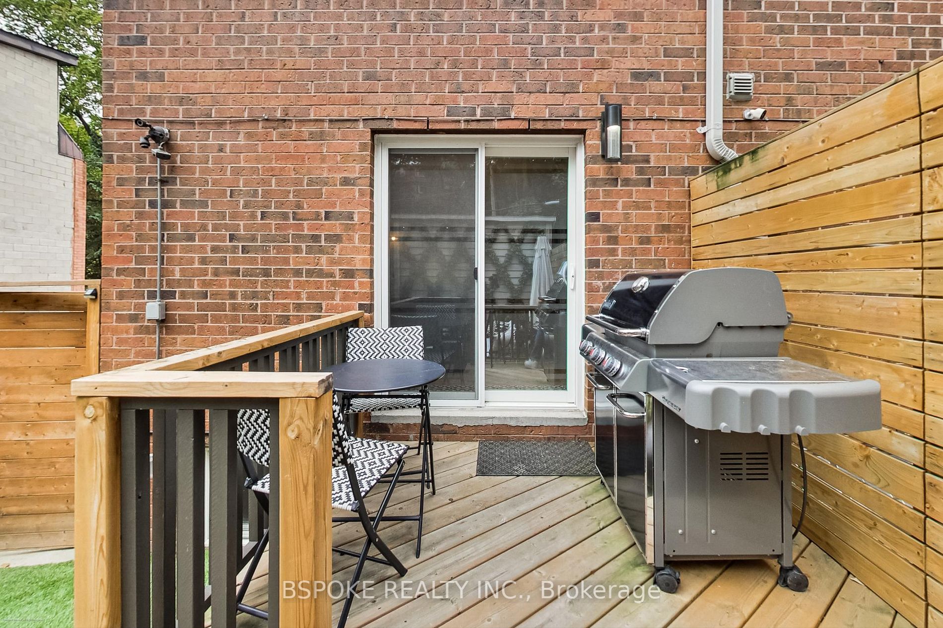 270 Hastings Ave