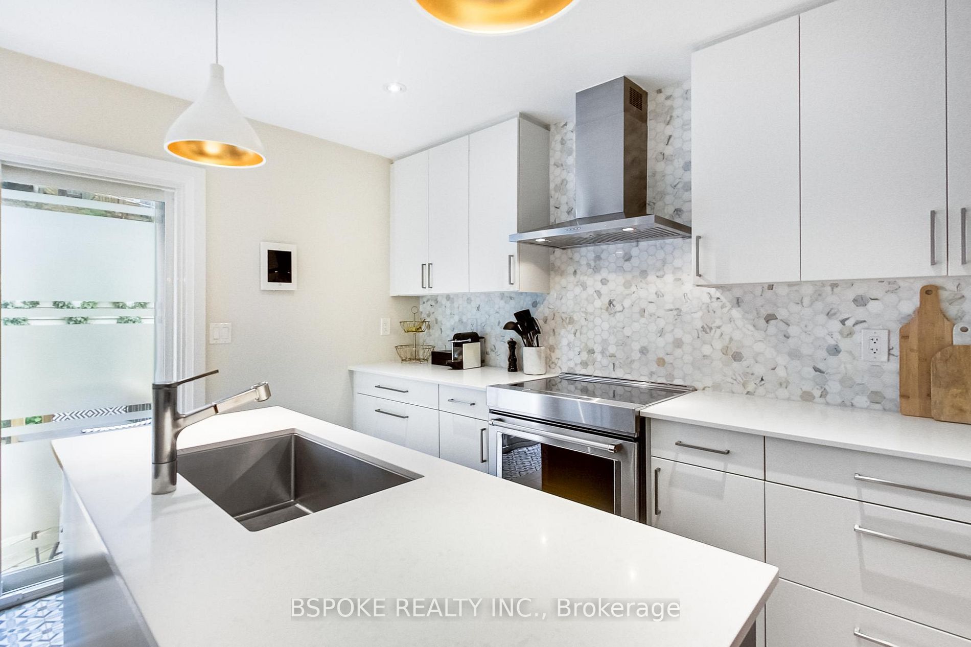 270 Hastings Ave