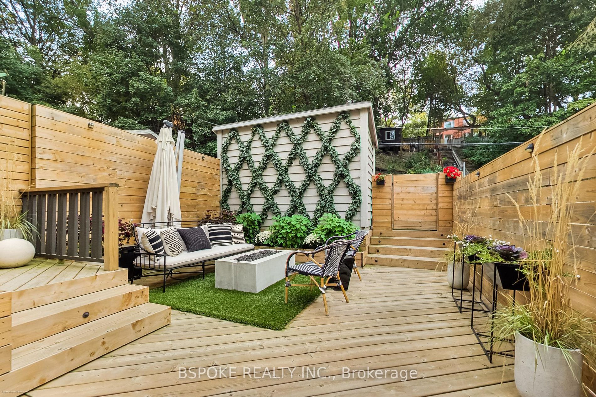 270 Hastings Ave