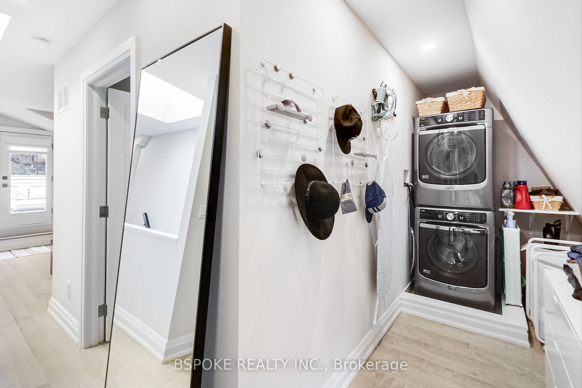 270 Hastings Ave