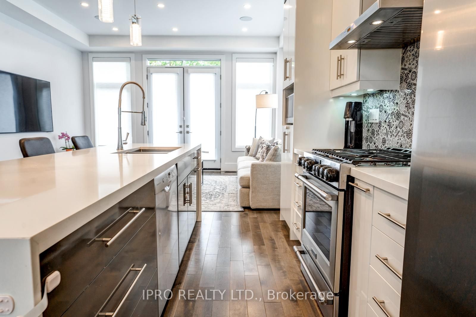 57 Holborne Ave