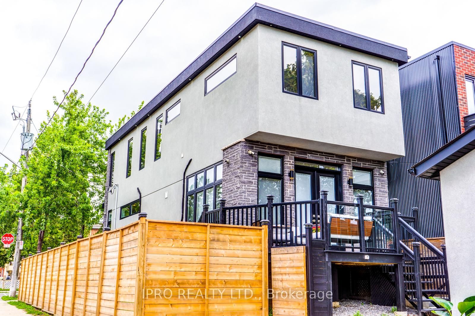 57 Holborne Ave