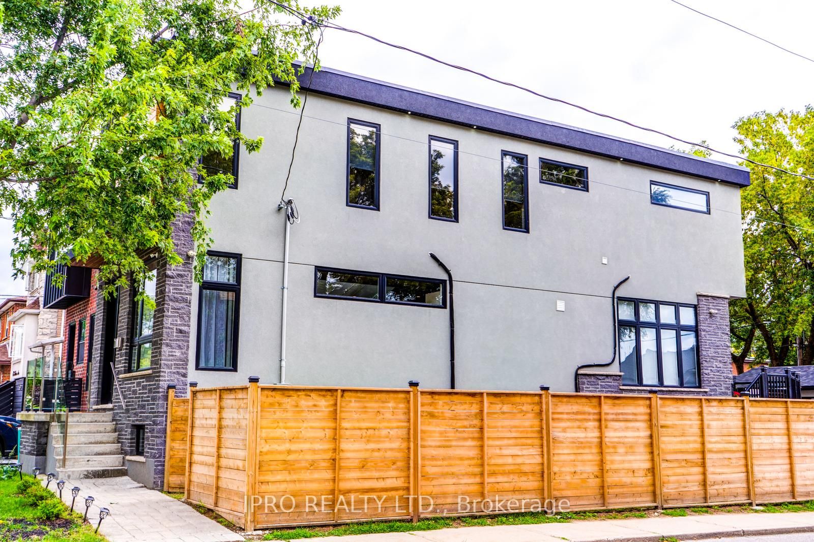 57 Holborne Ave