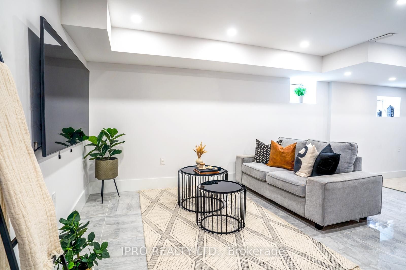 57 Holborne Ave