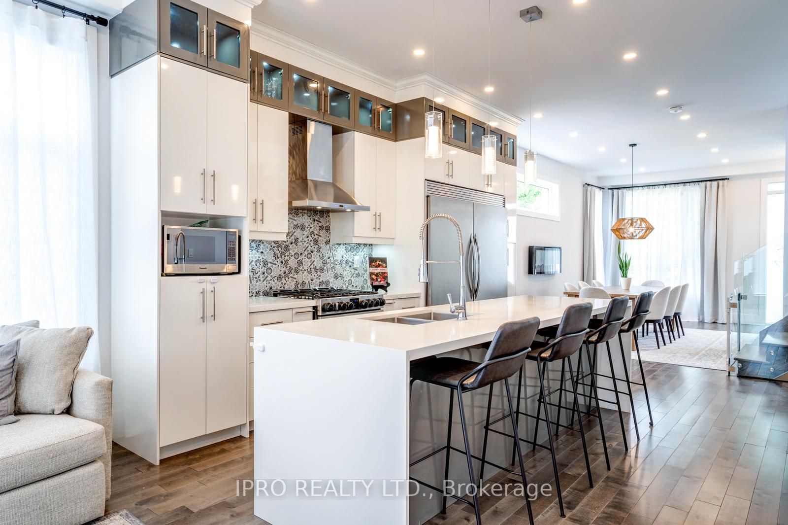 57 Holborne Ave