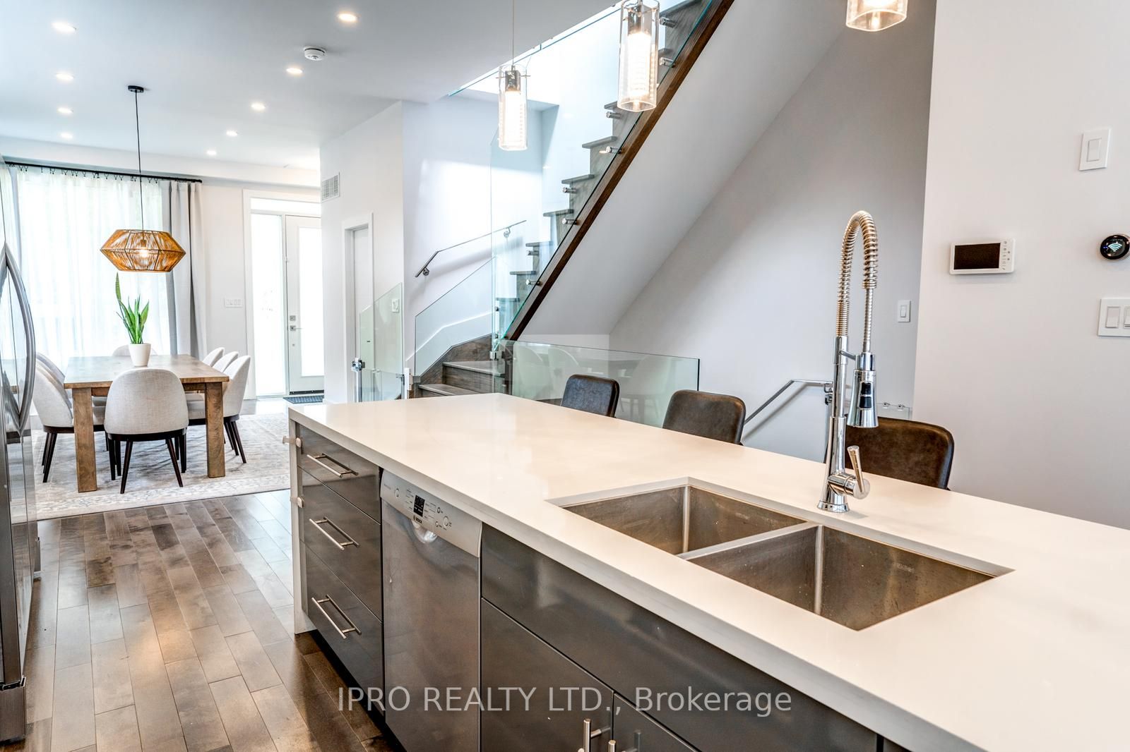 57 Holborne Ave