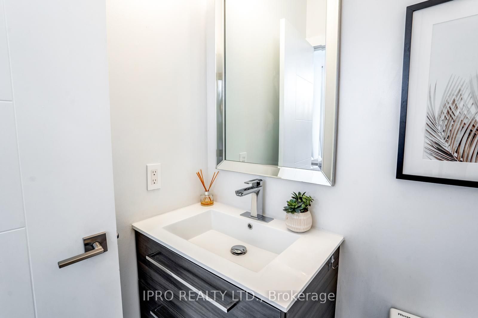 57 Holborne Ave