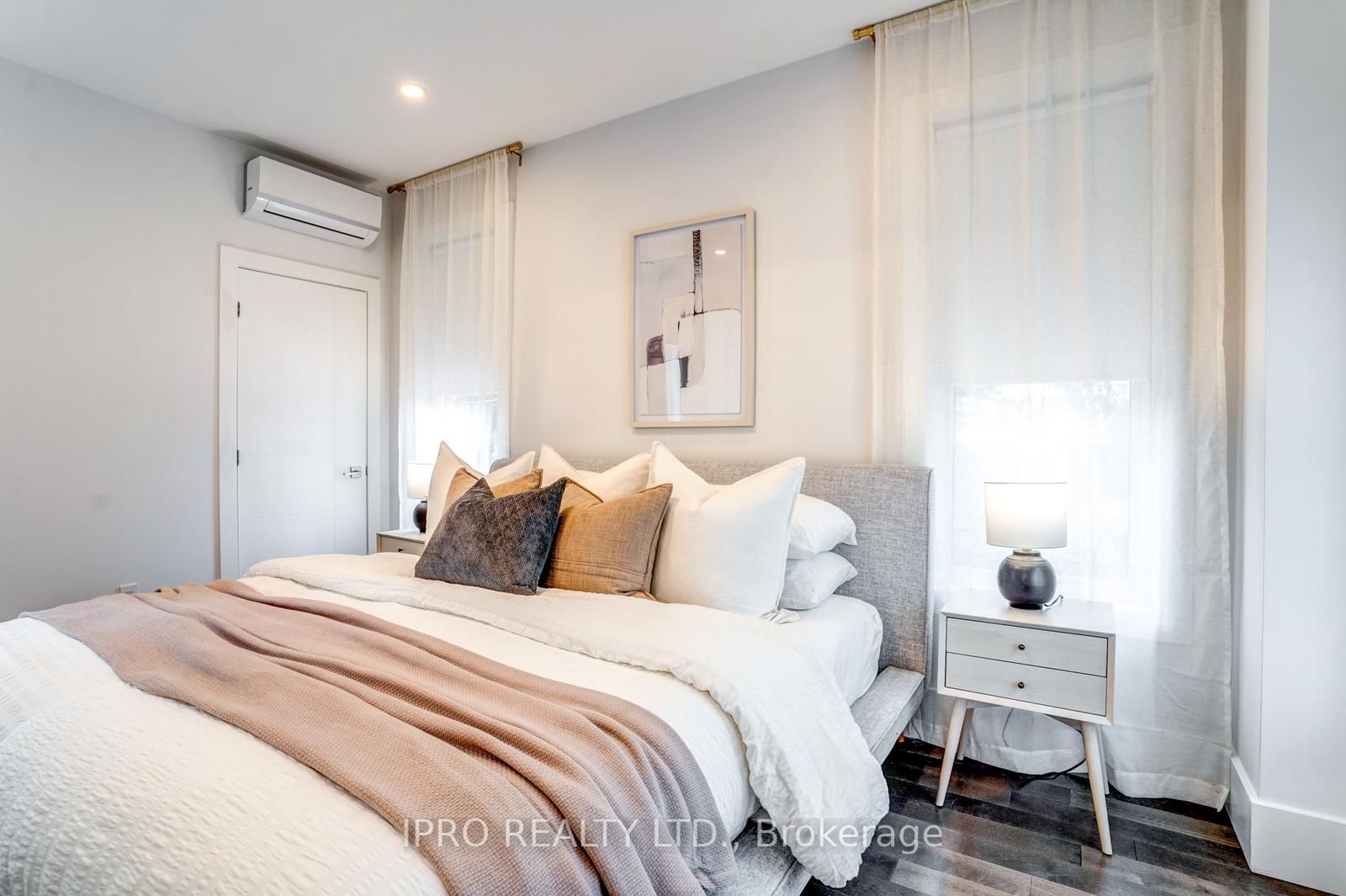 57 Holborne Ave