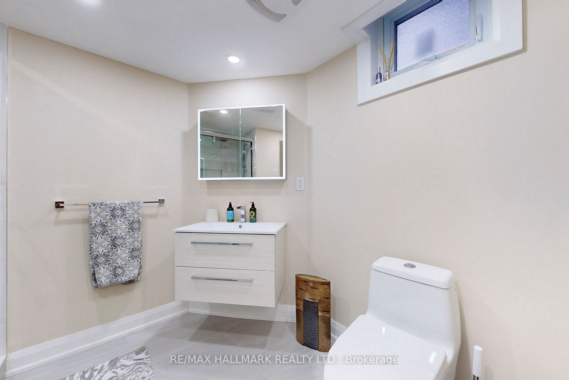42 Closson Dr, #Lower