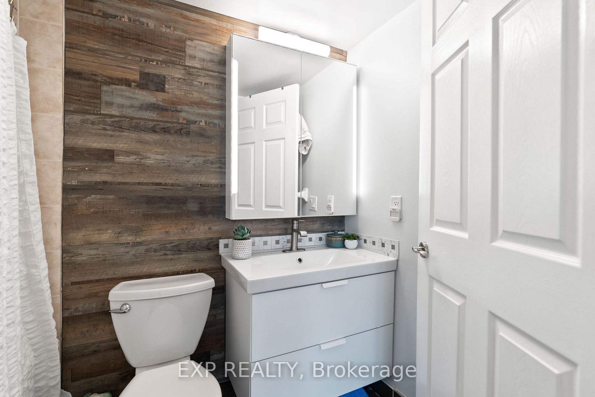 68 Grangeway Ave, #202