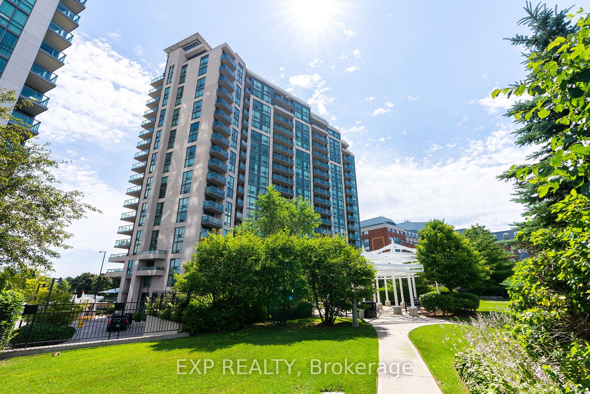 68 Grangeway Ave, #202