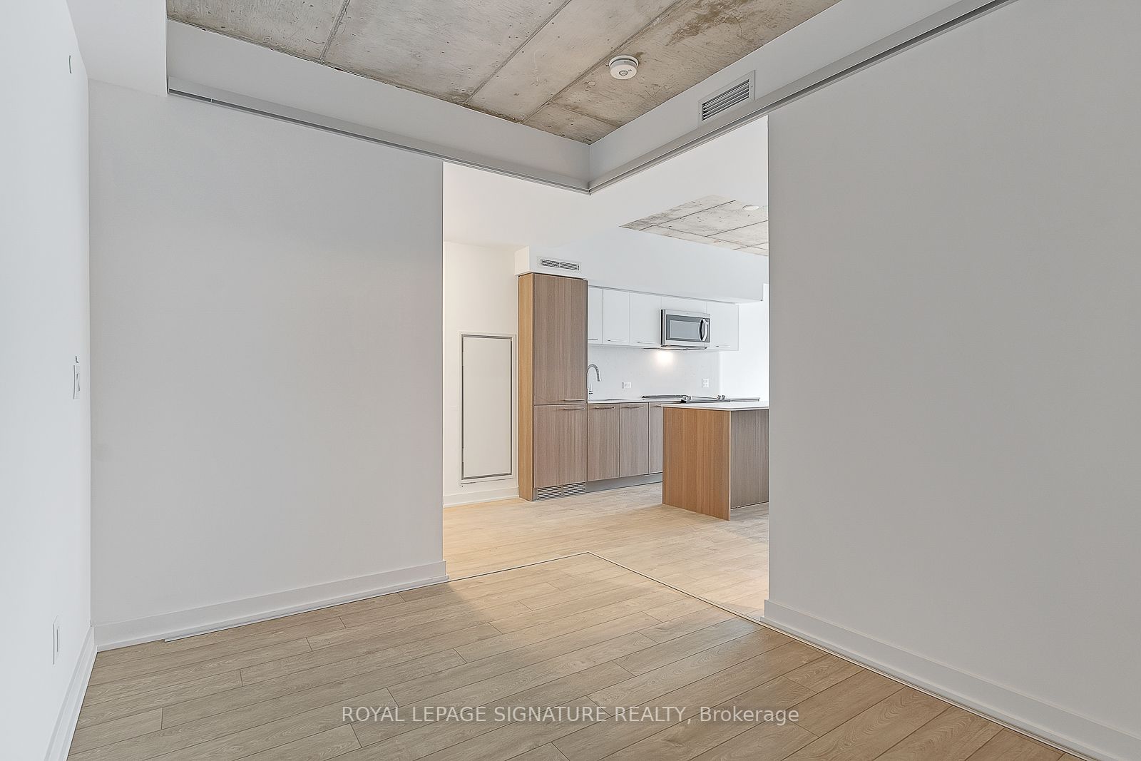 665 Queen St E, #220